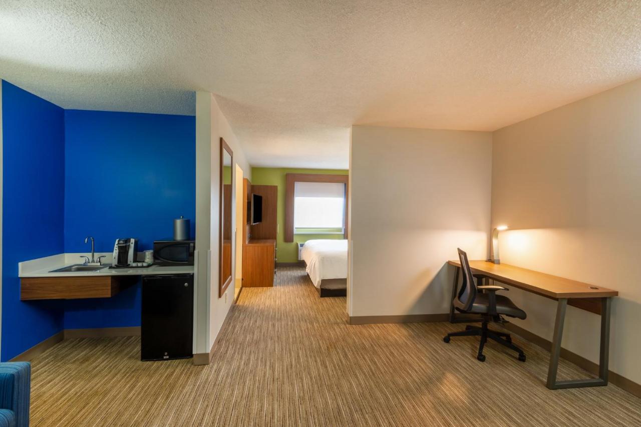 King Suite with Sofa Bed at Holiday Inn Express Cleveland-Vermilion, an IHG Hotel