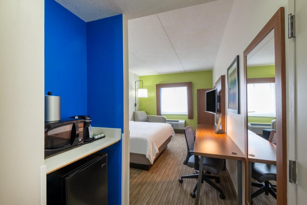 King Room - Mobility Access/Roll in Shower - Non-Smoking at Holiday Inn Express Cleveland-Vermilion, an IHG Hotel
