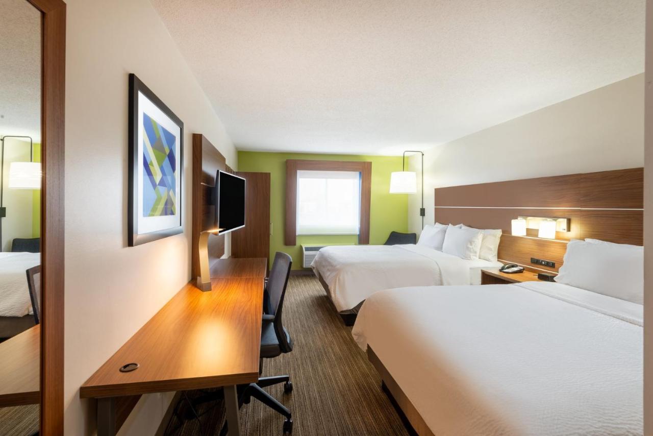 Queen Room with Two Queen Beds at Holiday Inn Express Cleveland-Vermilion, an IHG Hotel