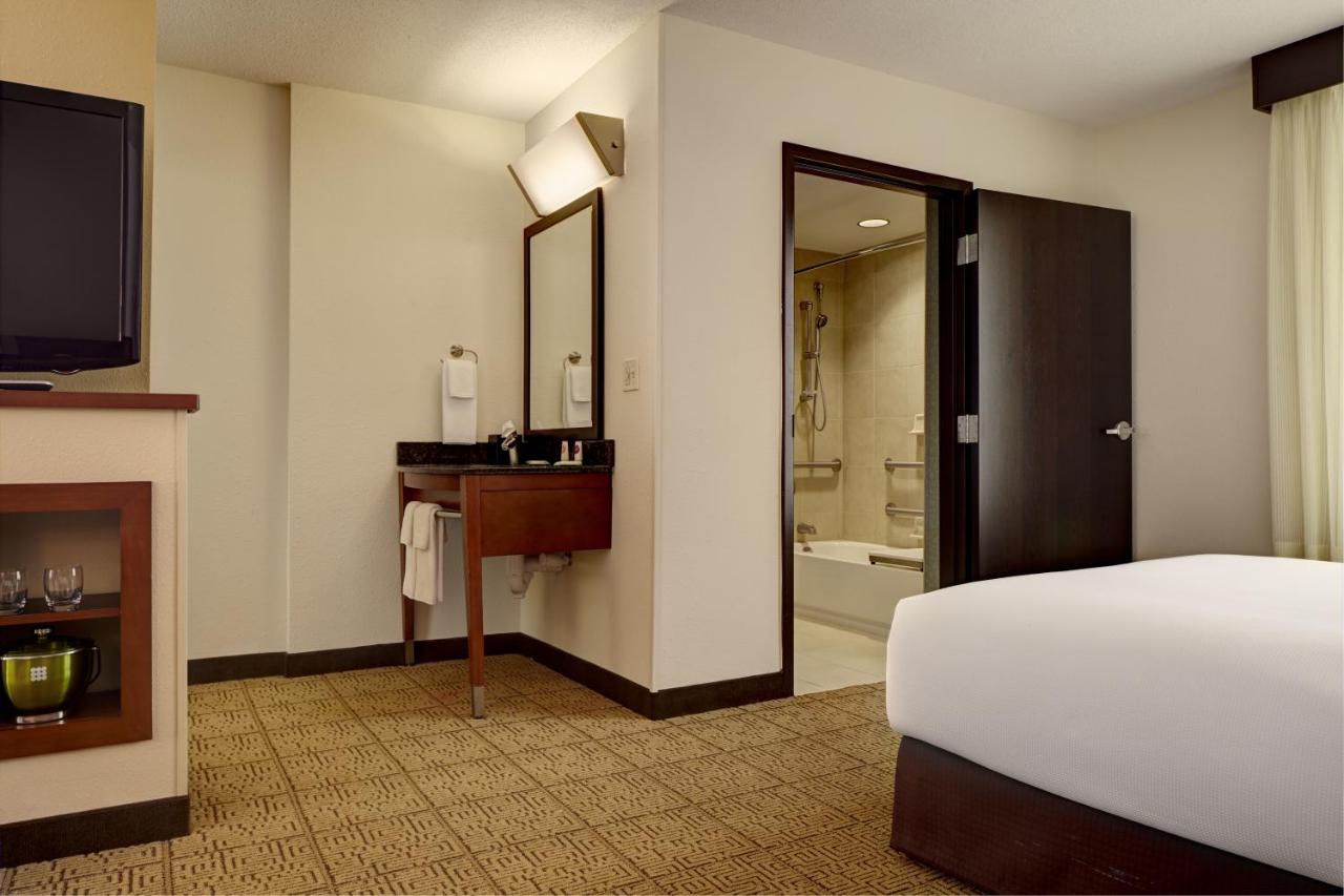 King Room with Accessible Shower - Disability Access at Hyatt Place Chicago/Lombard/Oak Brook