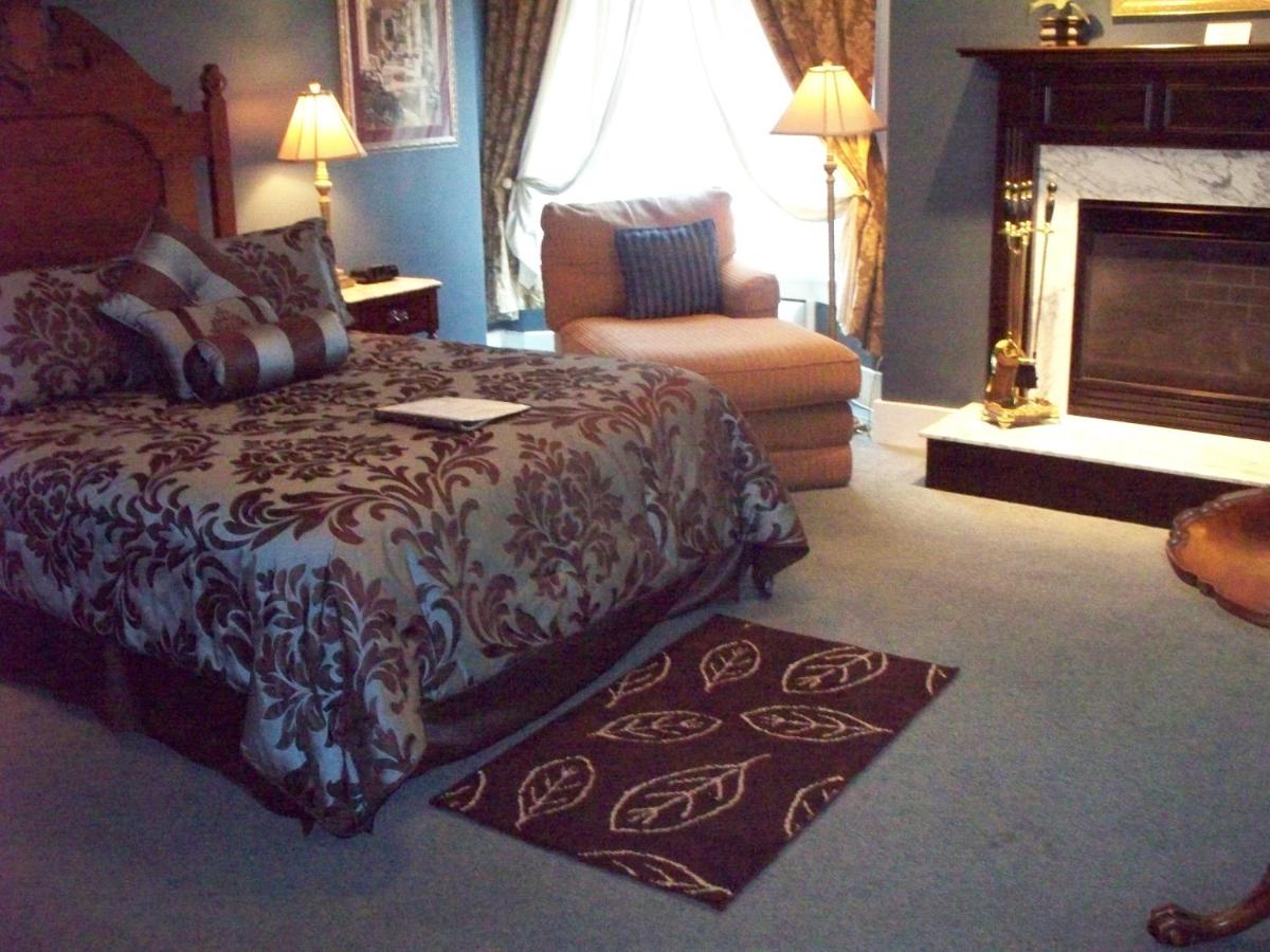 Deluxe Queen Suite at Inn at 835 Boutique Hotel