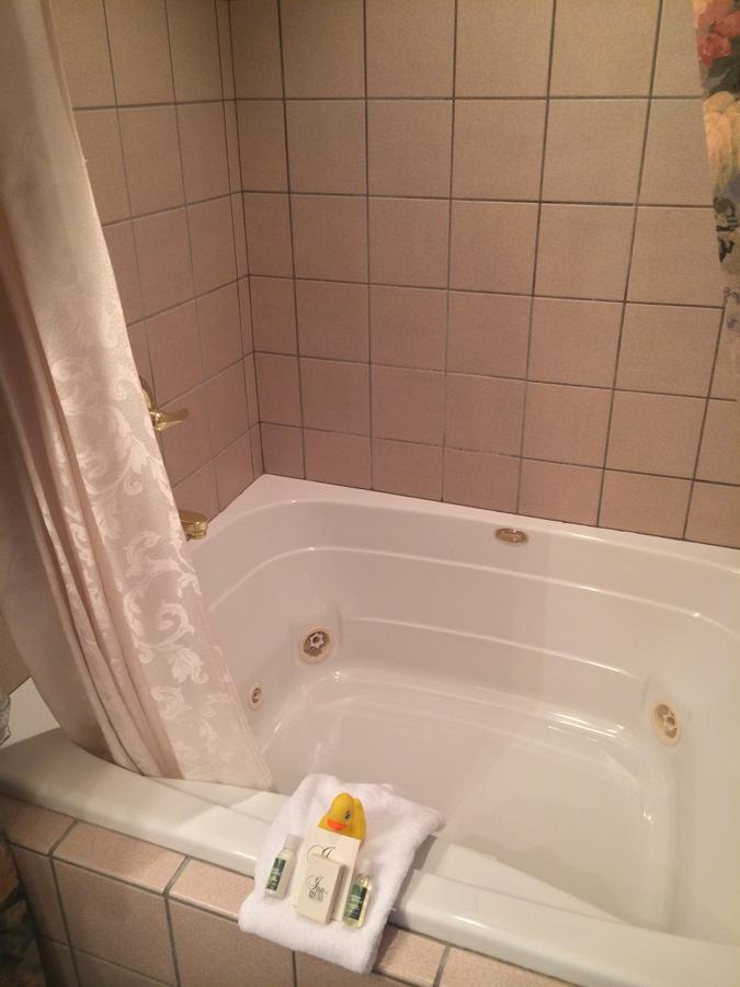 Deluxe Double Room with Balcony at Inn at 835 Boutique Hotel