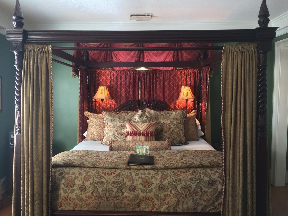 Superior King Suite at Inn at 835 Boutique Hotel