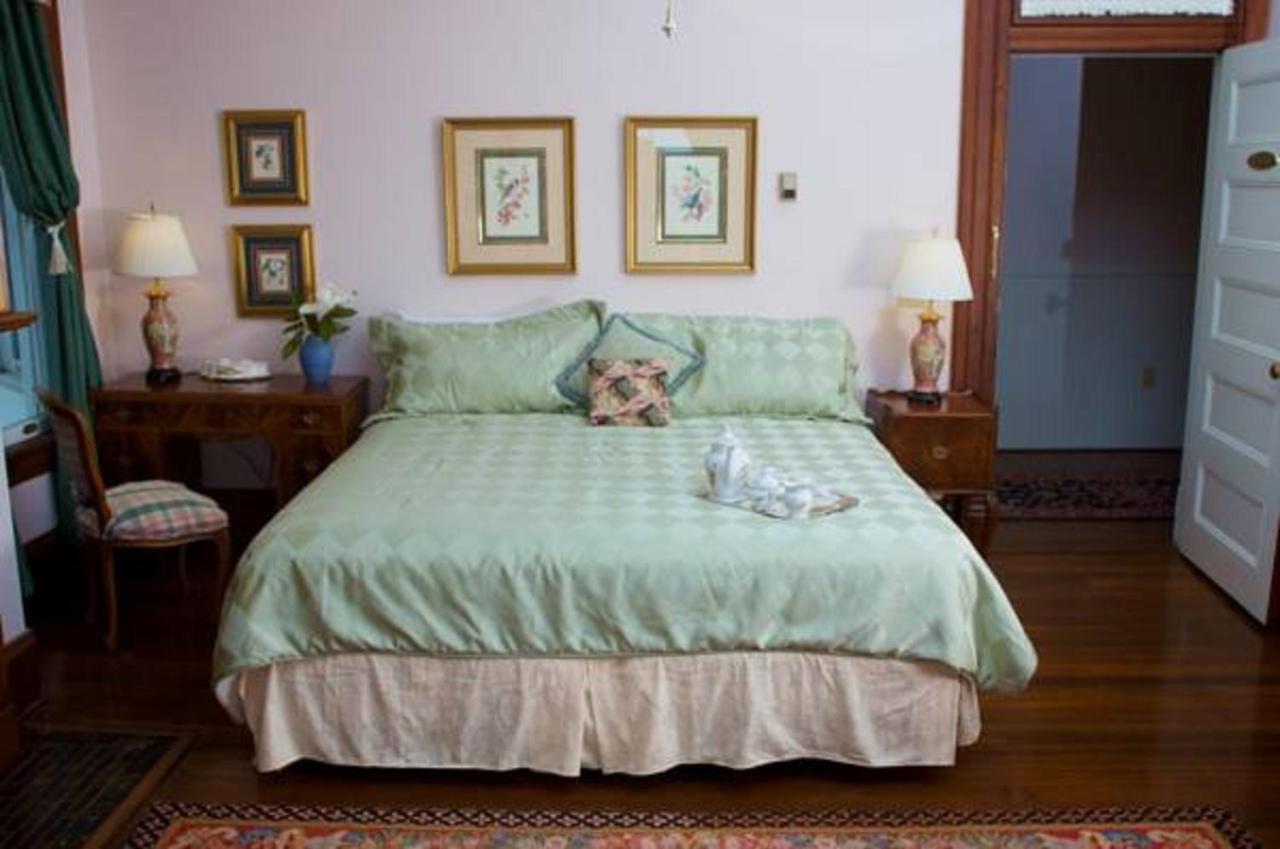  | Lookaway Inn