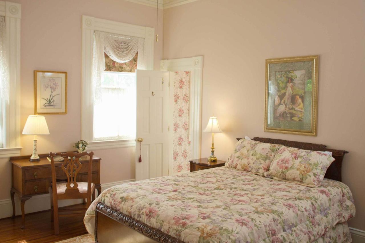  | Lookaway Inn