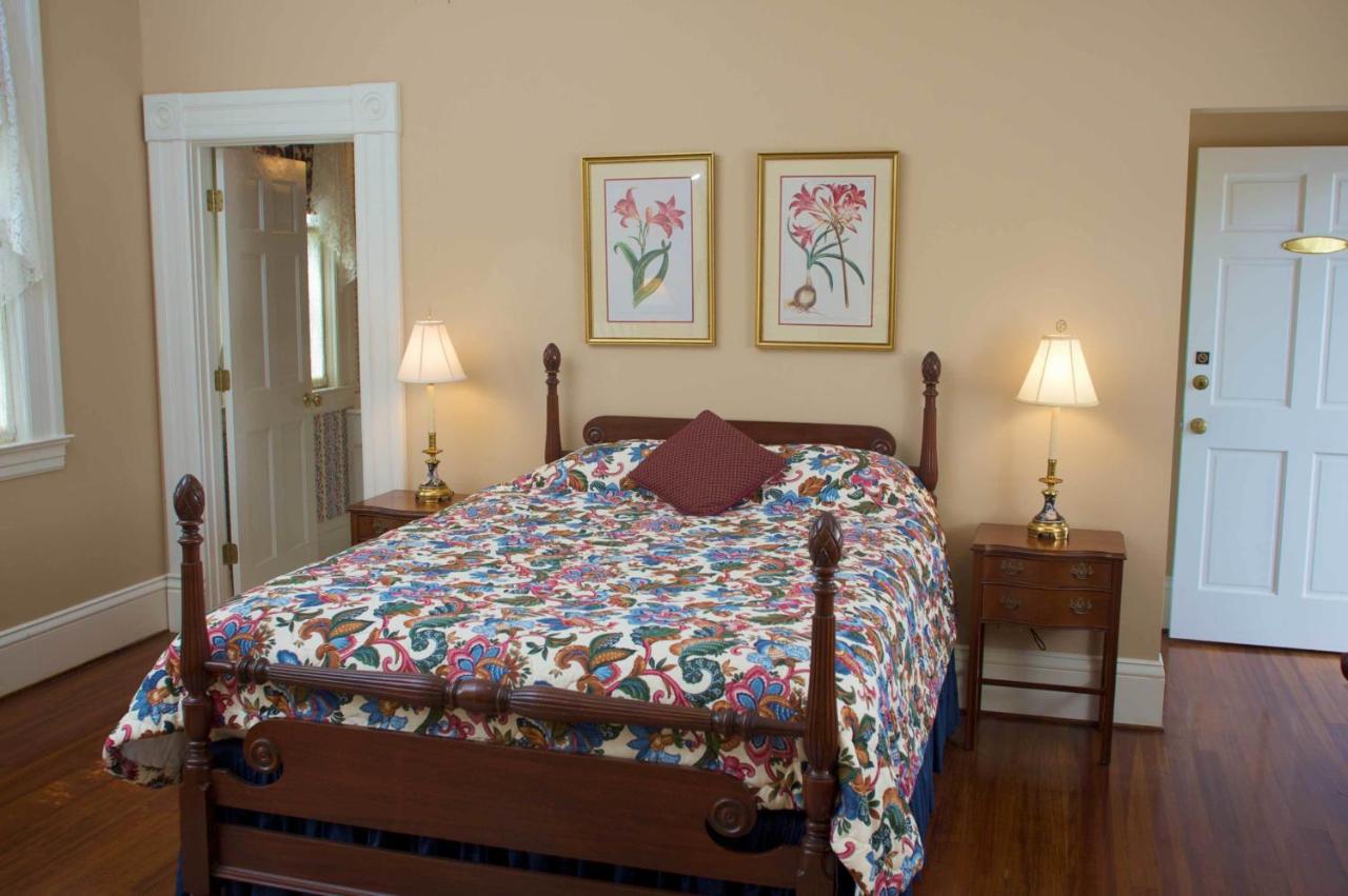  | Lookaway Inn