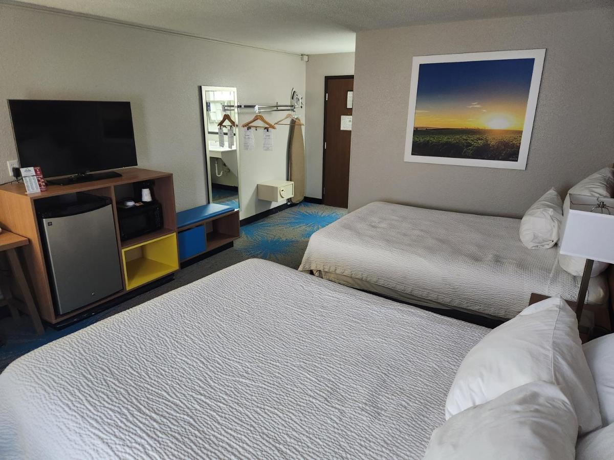 Queen Room with Two Queen Beds - Non-Smoking at Days Inn by Wyndham Sioux Falls Airport