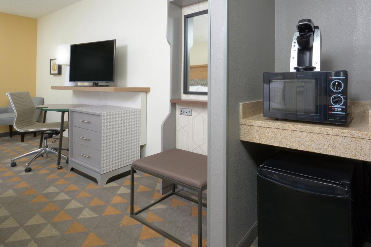 Queen Room with Two Queen Beds at Holiday Inn Raleigh-Durham Airport by IHG