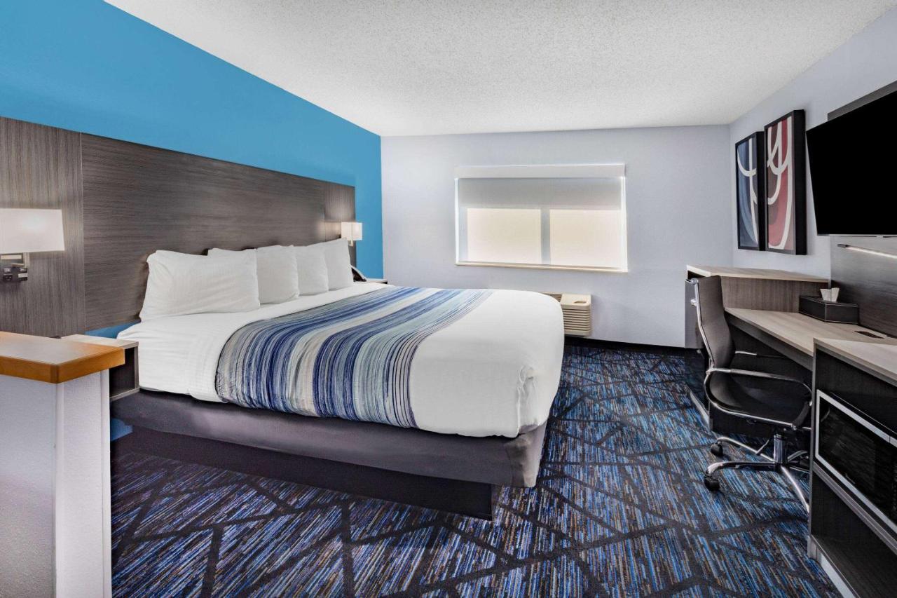 King Suite - Non-Smoking at AmericInn by Wyndham Quincy