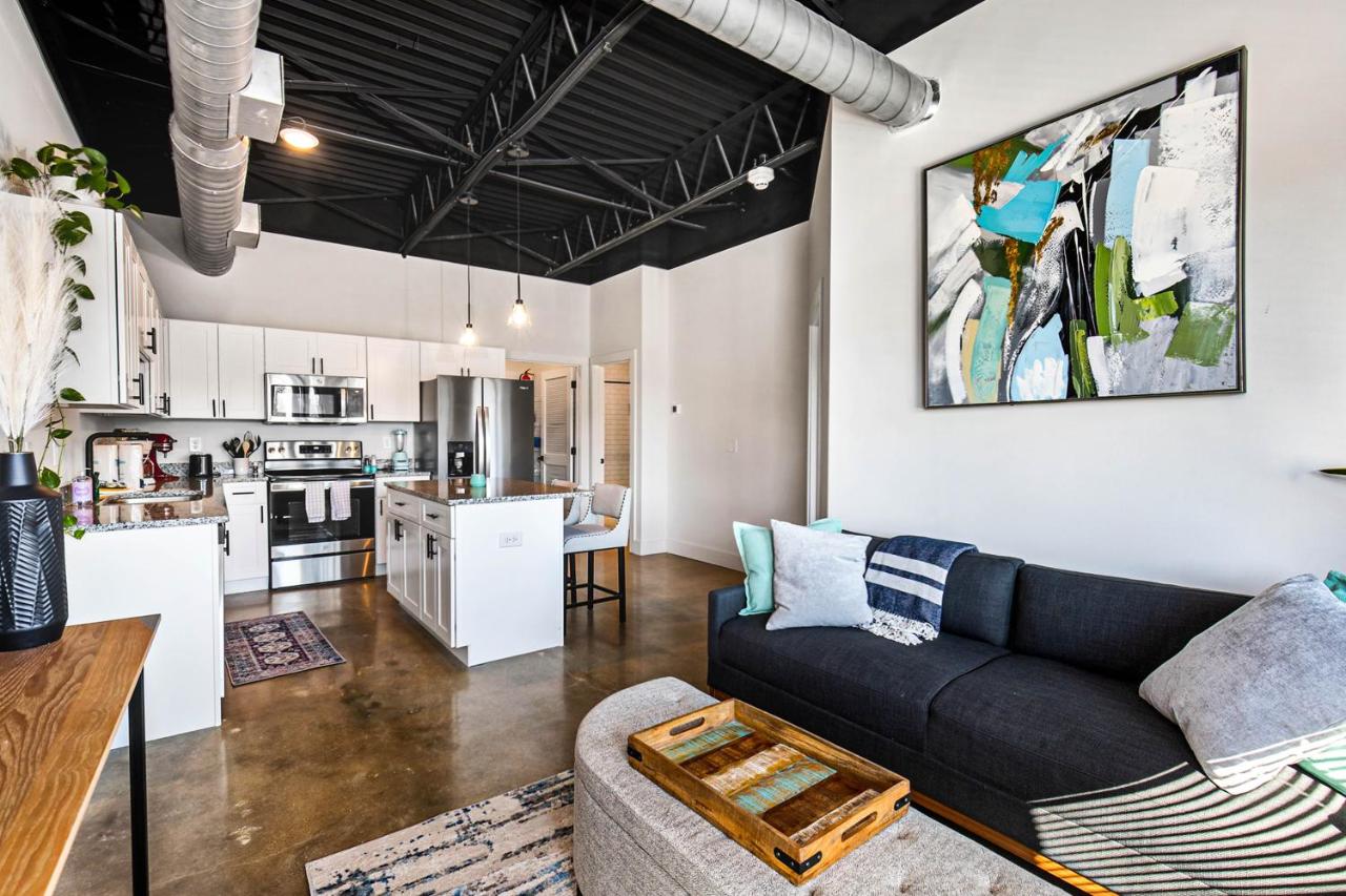 | Nashville's Hideaway #207