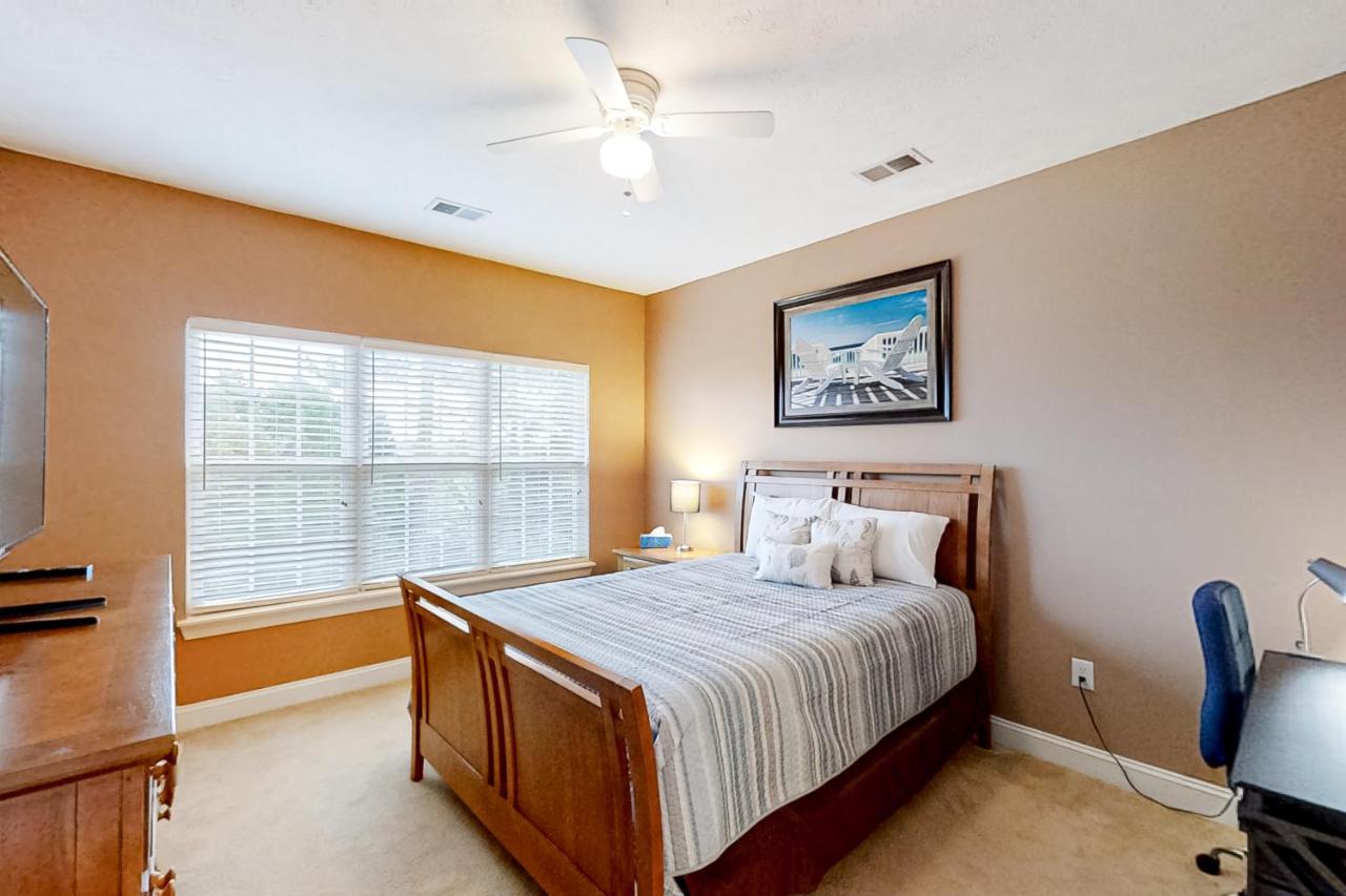  | Windsor Green 302