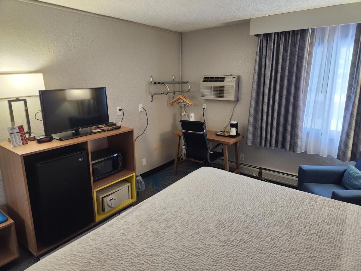 Queen Efficiency Non Smoking at Days Inn by Wyndham Sioux Falls Airport