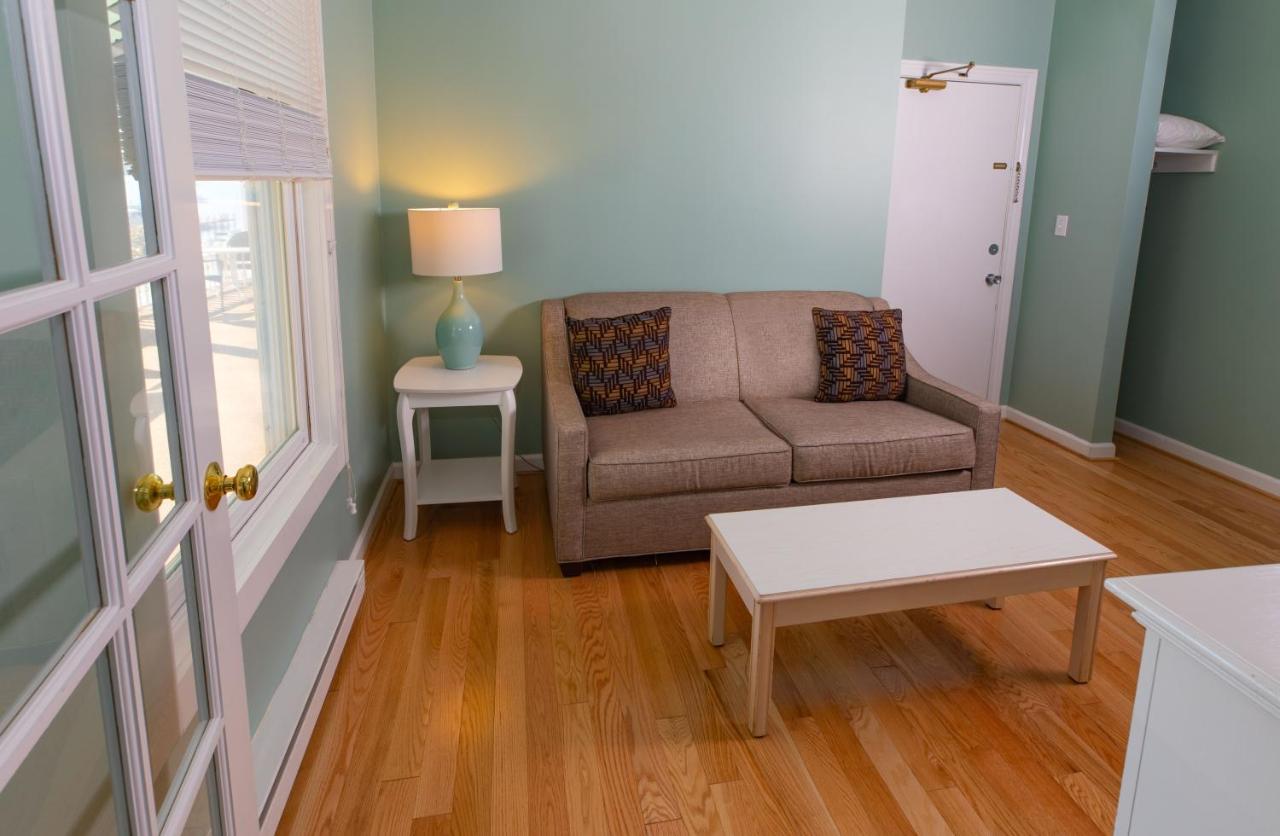 King Suite at Island House Hotel