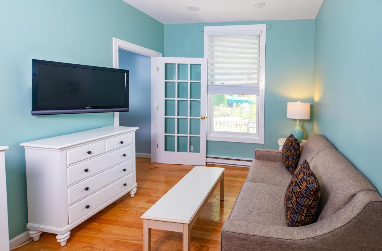 King Suite at Island House Hotel