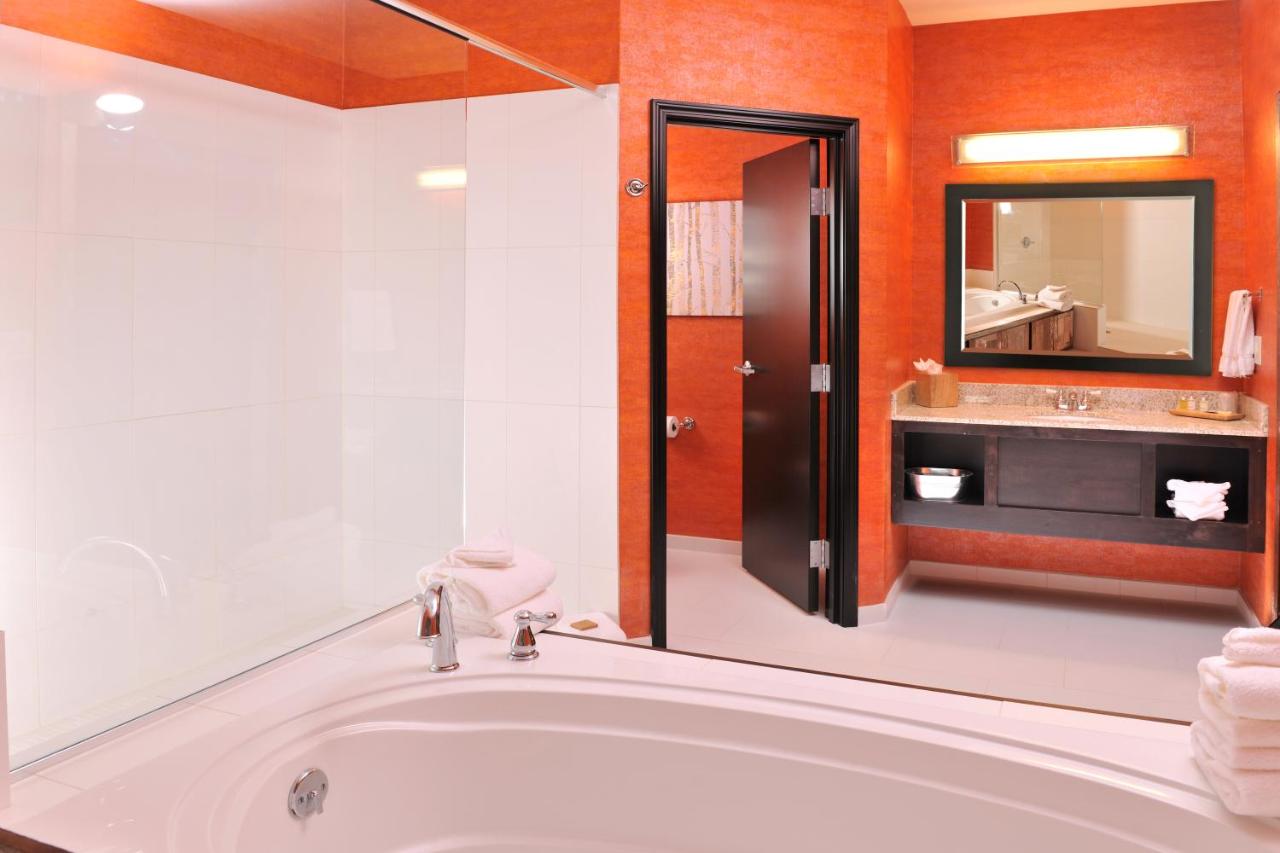 Superior King Suite at Stoney Creek Hotel Kansas City - Independence