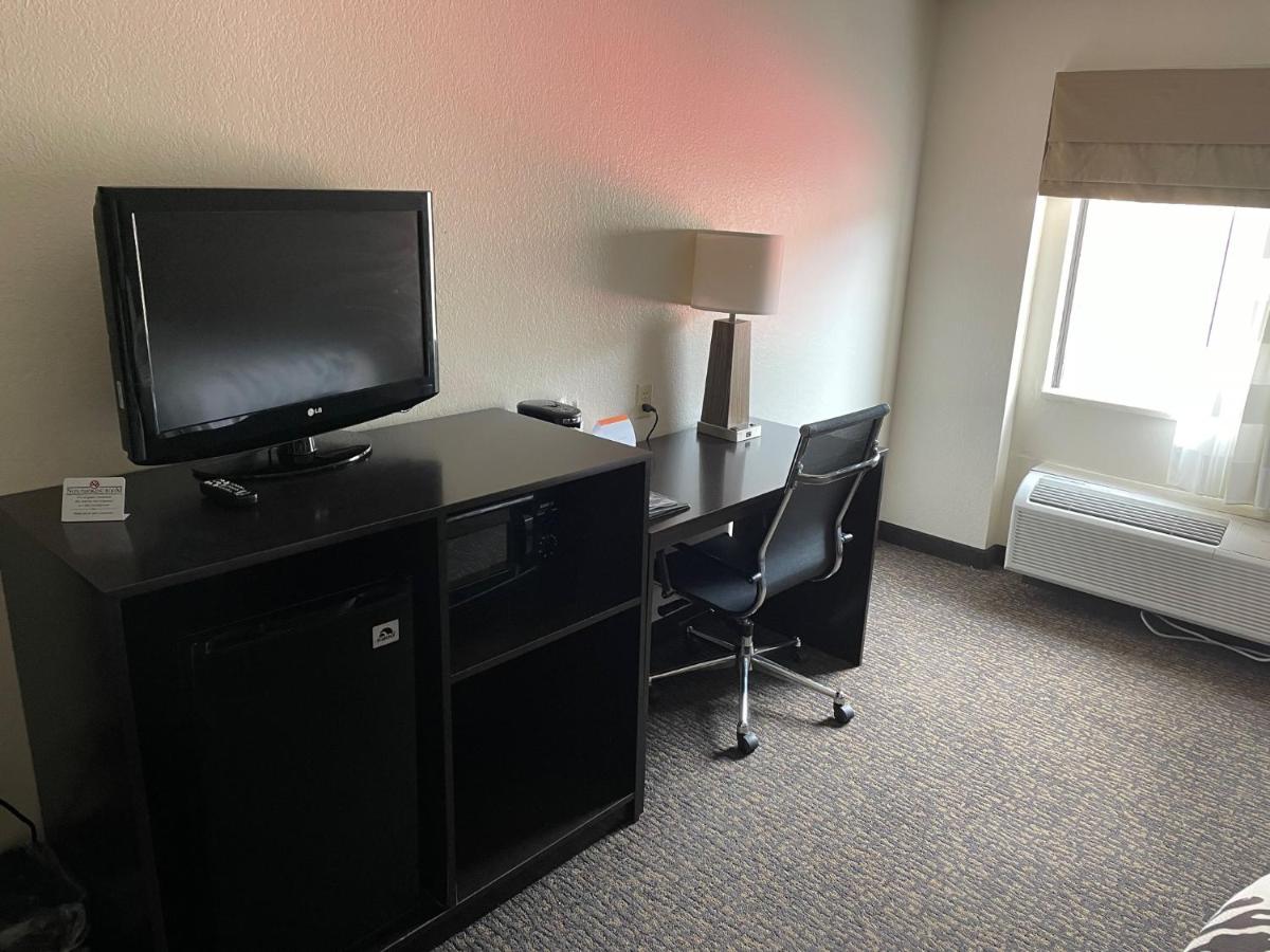 Queen Room with Balcony - Non-Smoking at Sleep Inn & Suites near Sports World Blvd