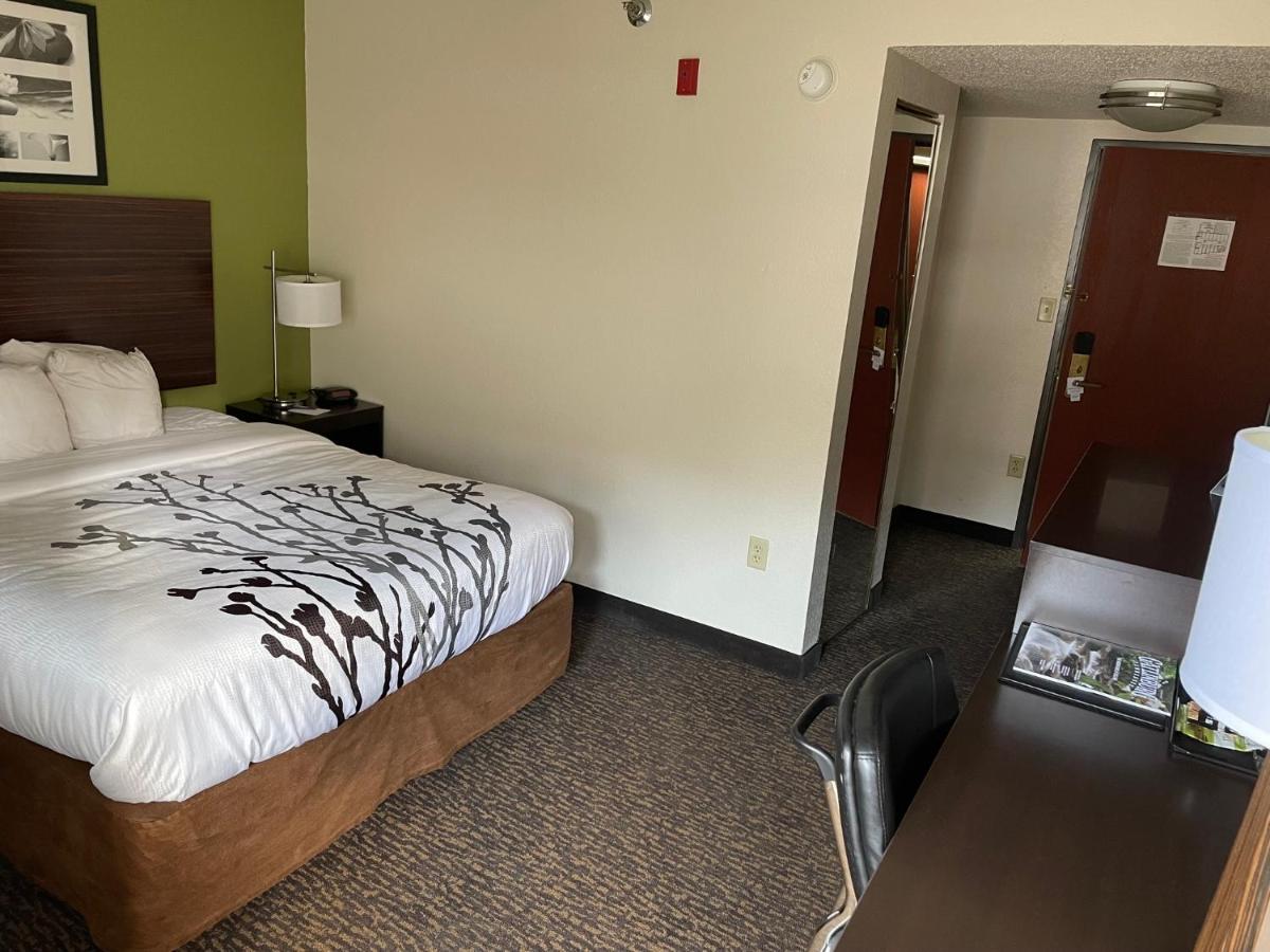 Queen Room with Balcony - Non-Smoking at Sleep Inn & Suites near Sports World Blvd
