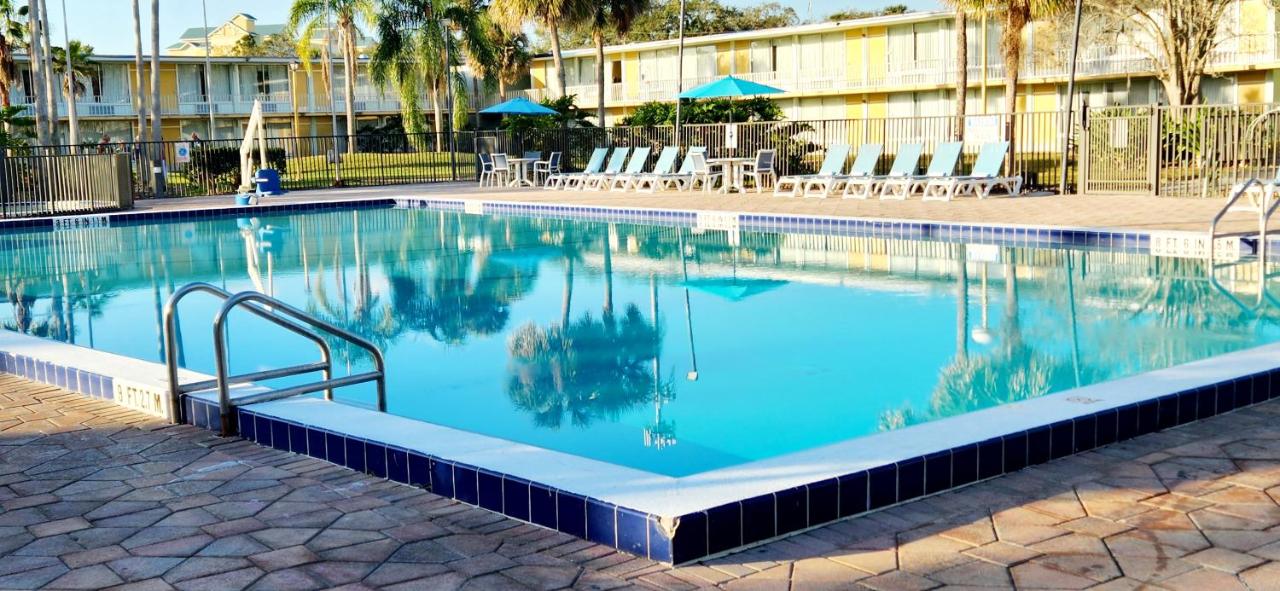 | Seralago Hotel & Suites Main Gate East