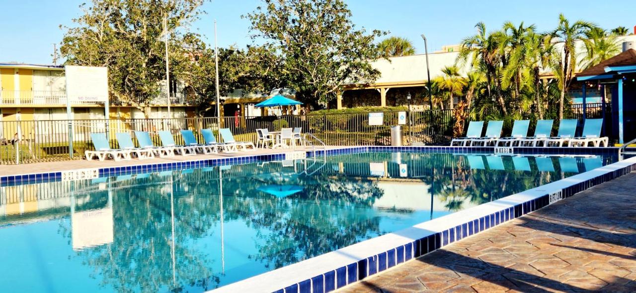| Seralago Hotel & Suites Main Gate East