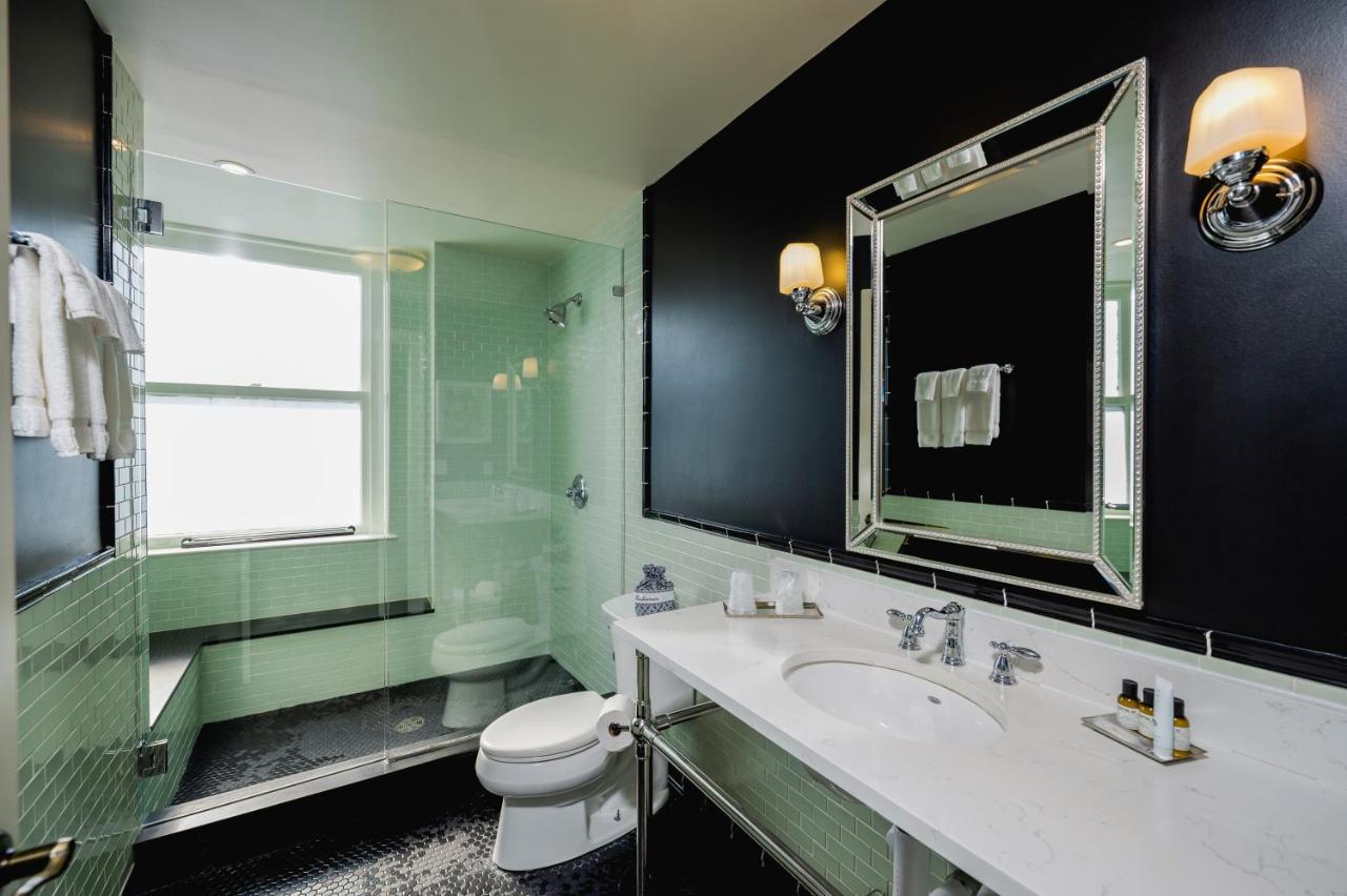Superior King Room at The Pontchartrain Hotel