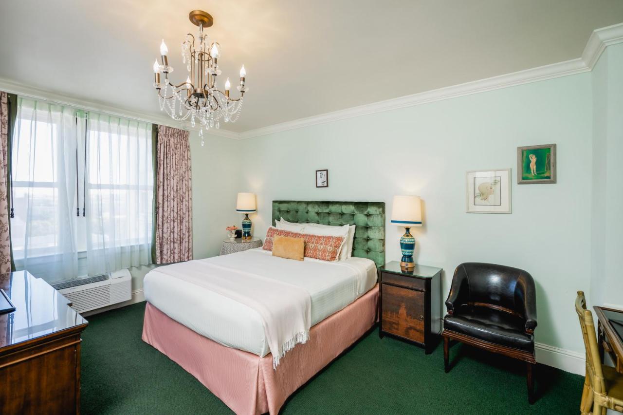 Superior King Room at The Pontchartrain Hotel