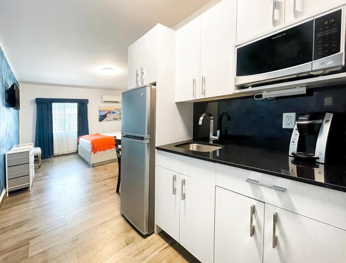 Superior Courtyard 1 Queen Full Kitchen at Hollywood Beach Hotels