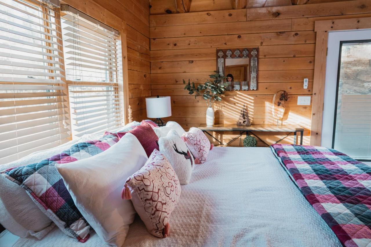 | Yosemite Charm by Casa Oso with spa and breathtaking views
