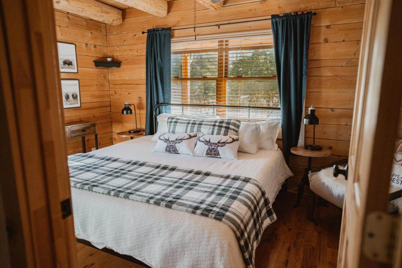 | Yosemite Charm by Casa Oso with spa and breathtaking views