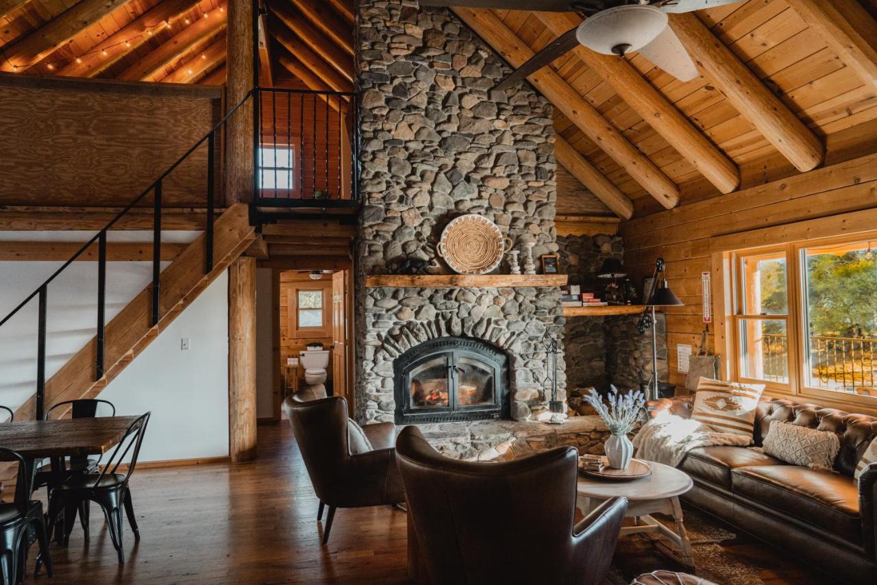 | Yosemite Charm by Casa Oso with spa and breathtaking views