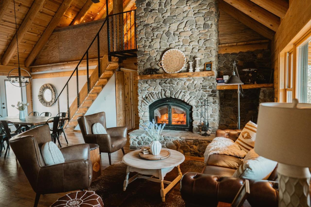 | Yosemite Charm by Casa Oso with spa and breathtaking views