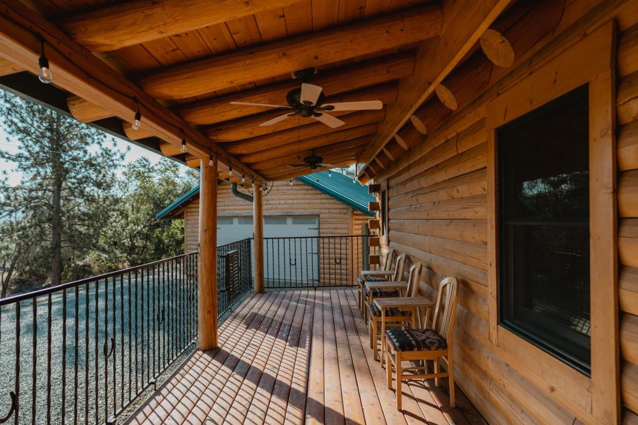 | Yosemite Charm by Casa Oso with spa and breathtaking views