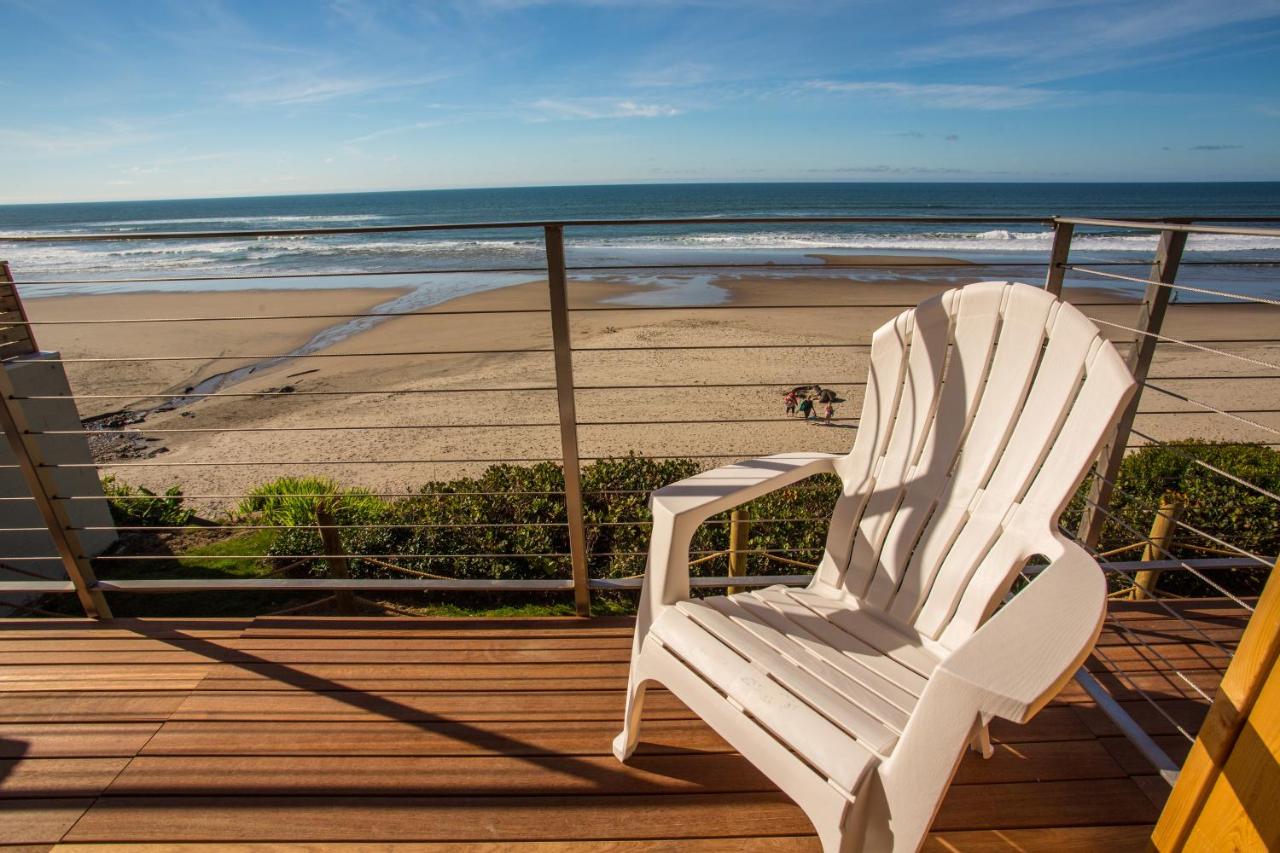 | Pelican Shores Inn