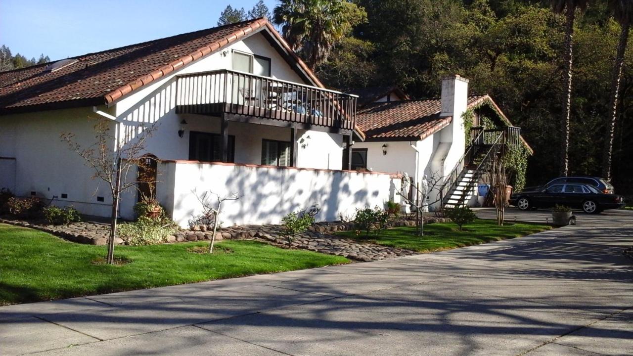 | Spanish Villa Inn