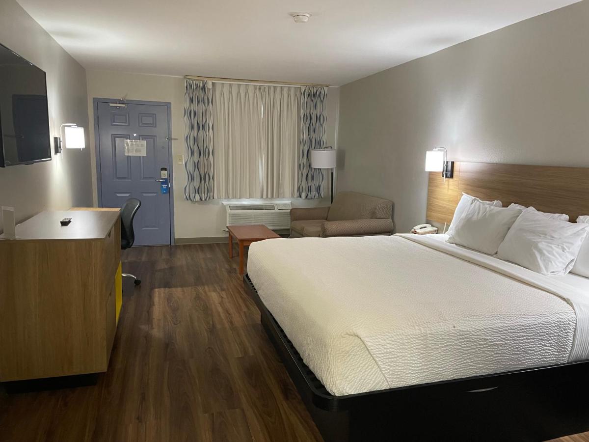 King Room - Non-Smoking at Days Inn by Wyndham Portland/Corpus Christi