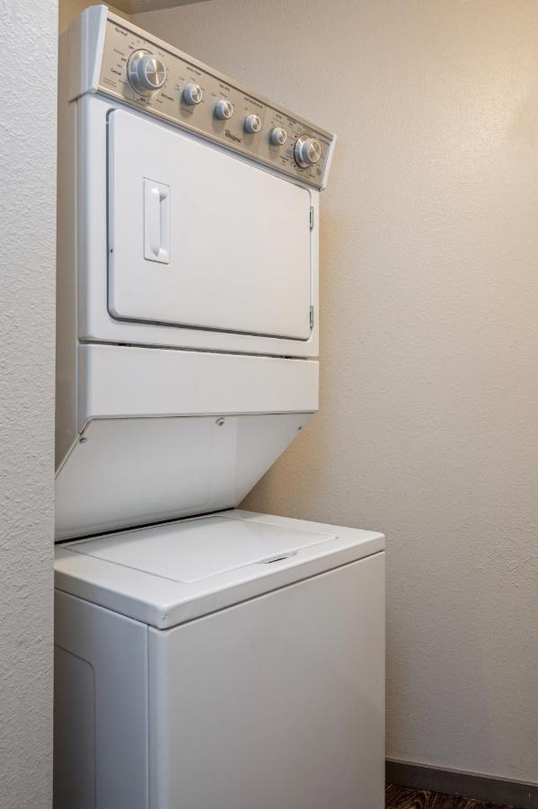 Queen Studio (Self Check-in with Virtual Front Desk) at Kasa University Avenue Minneapolis