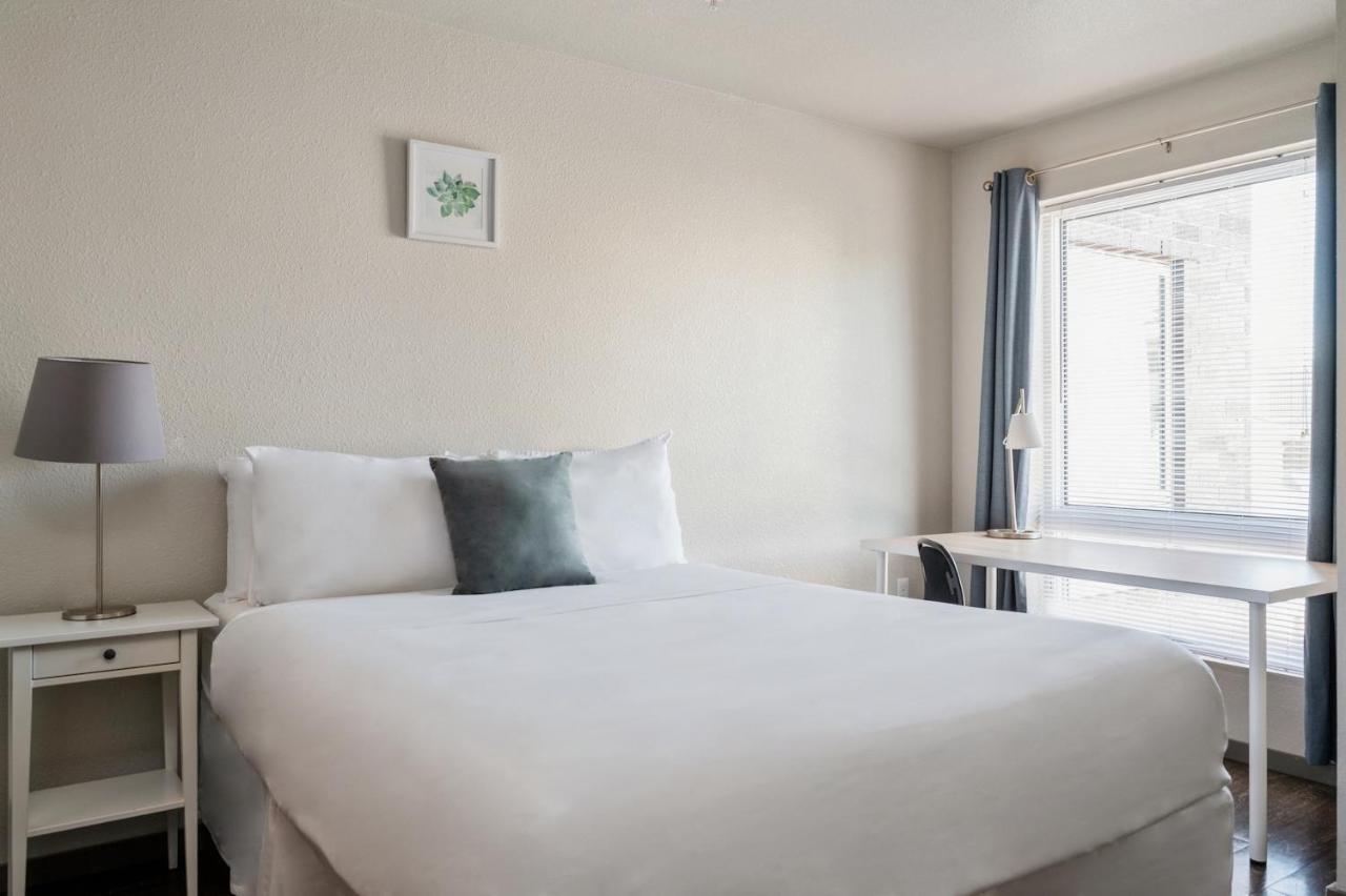 One-Bedroom Apartment (Self Check-in with Virtual Front Desk) at Kasa University Avenue Minneapolis