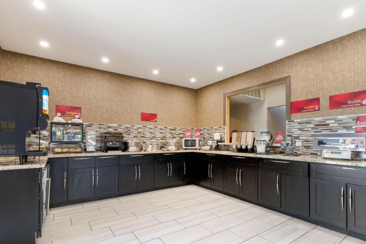 | Best Western Plus Forest Park Inn