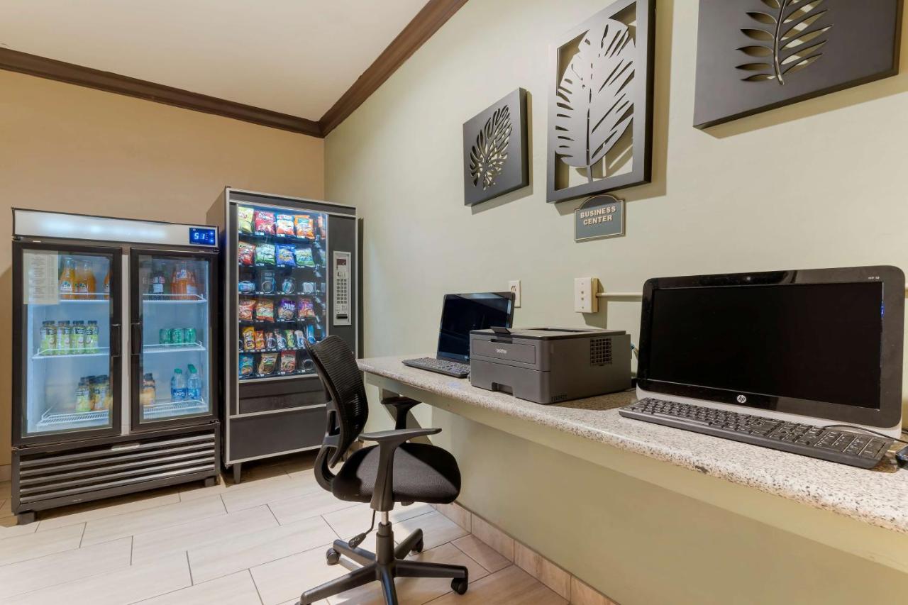 | Best Western Plus Forest Park Inn