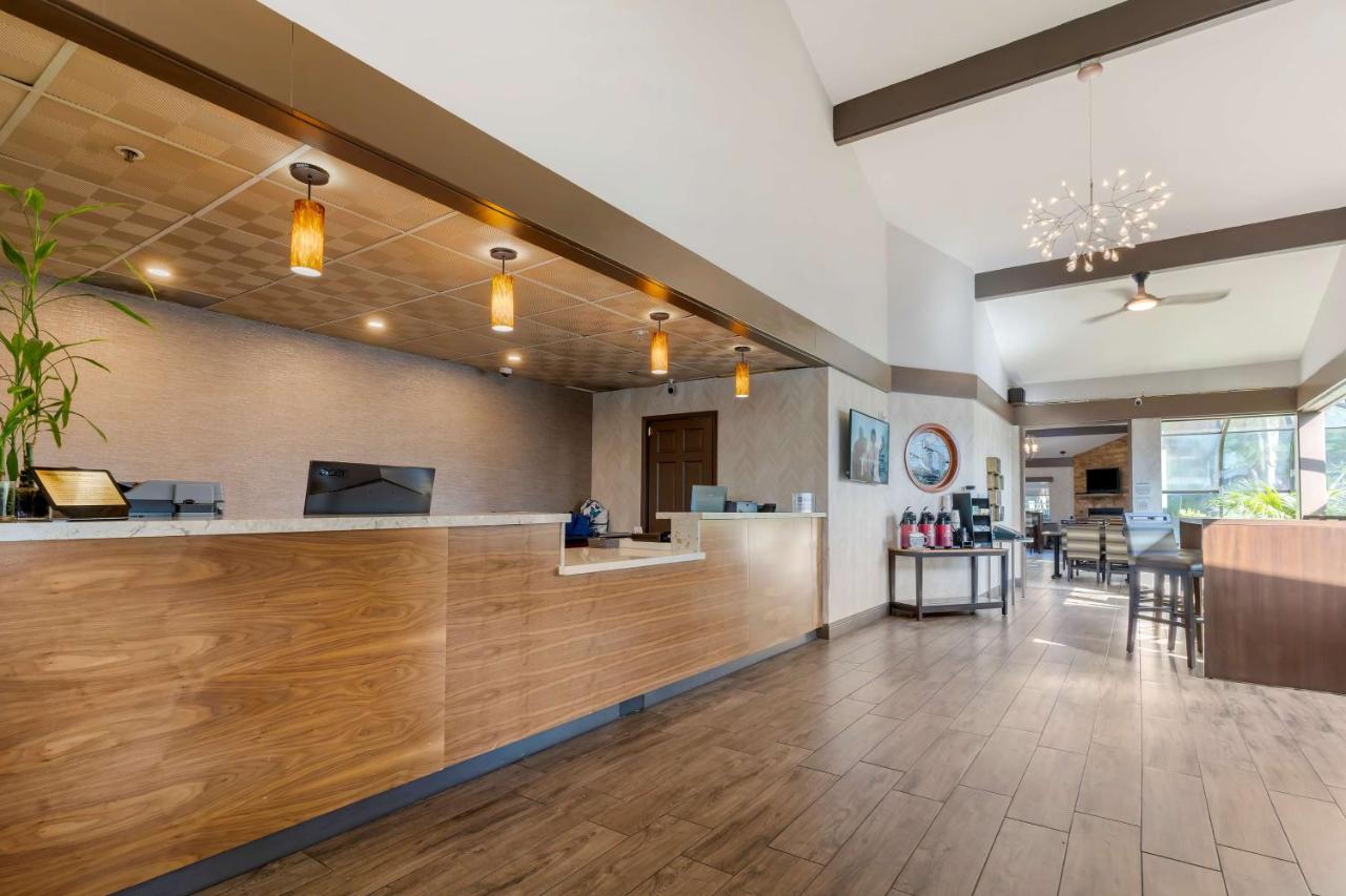 | Best Western Plus Forest Park Inn