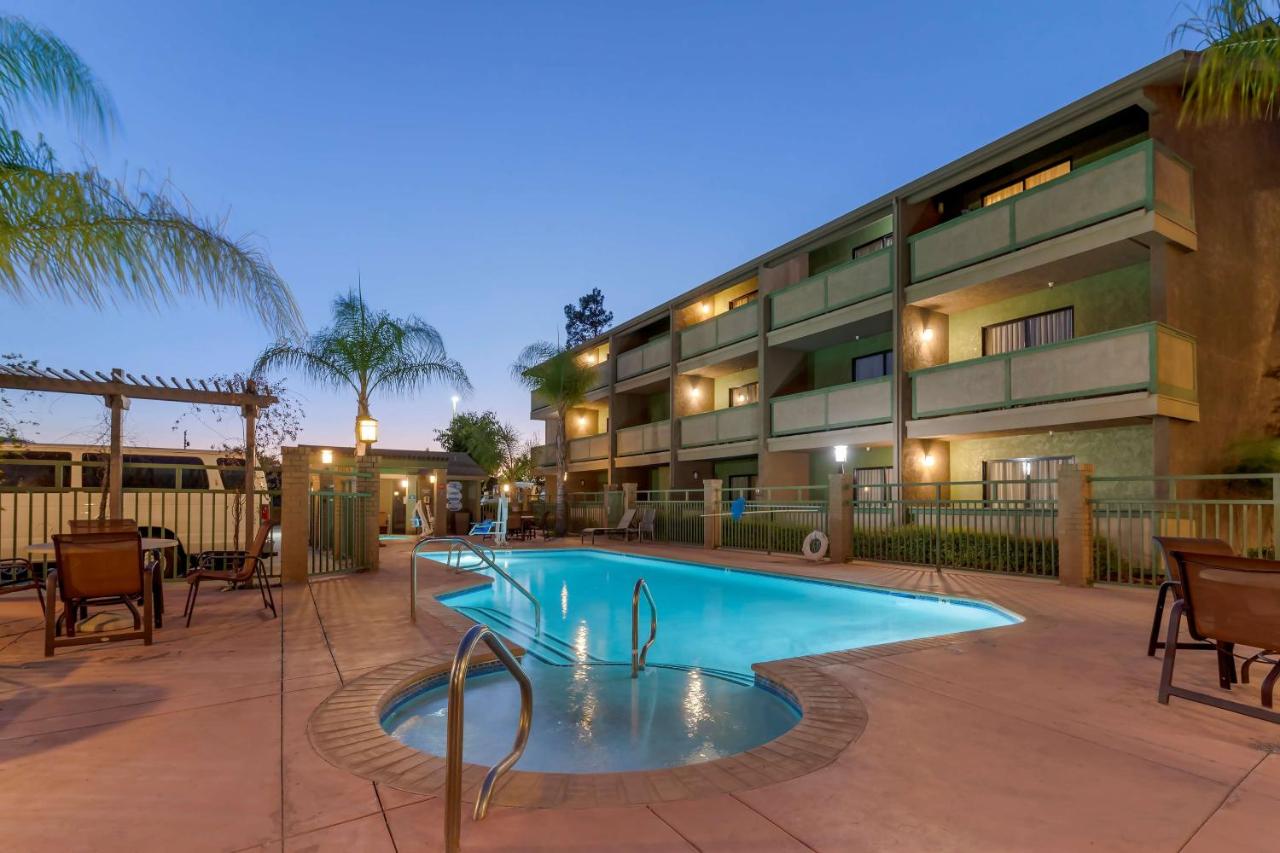 | Best Western Plus Forest Park Inn