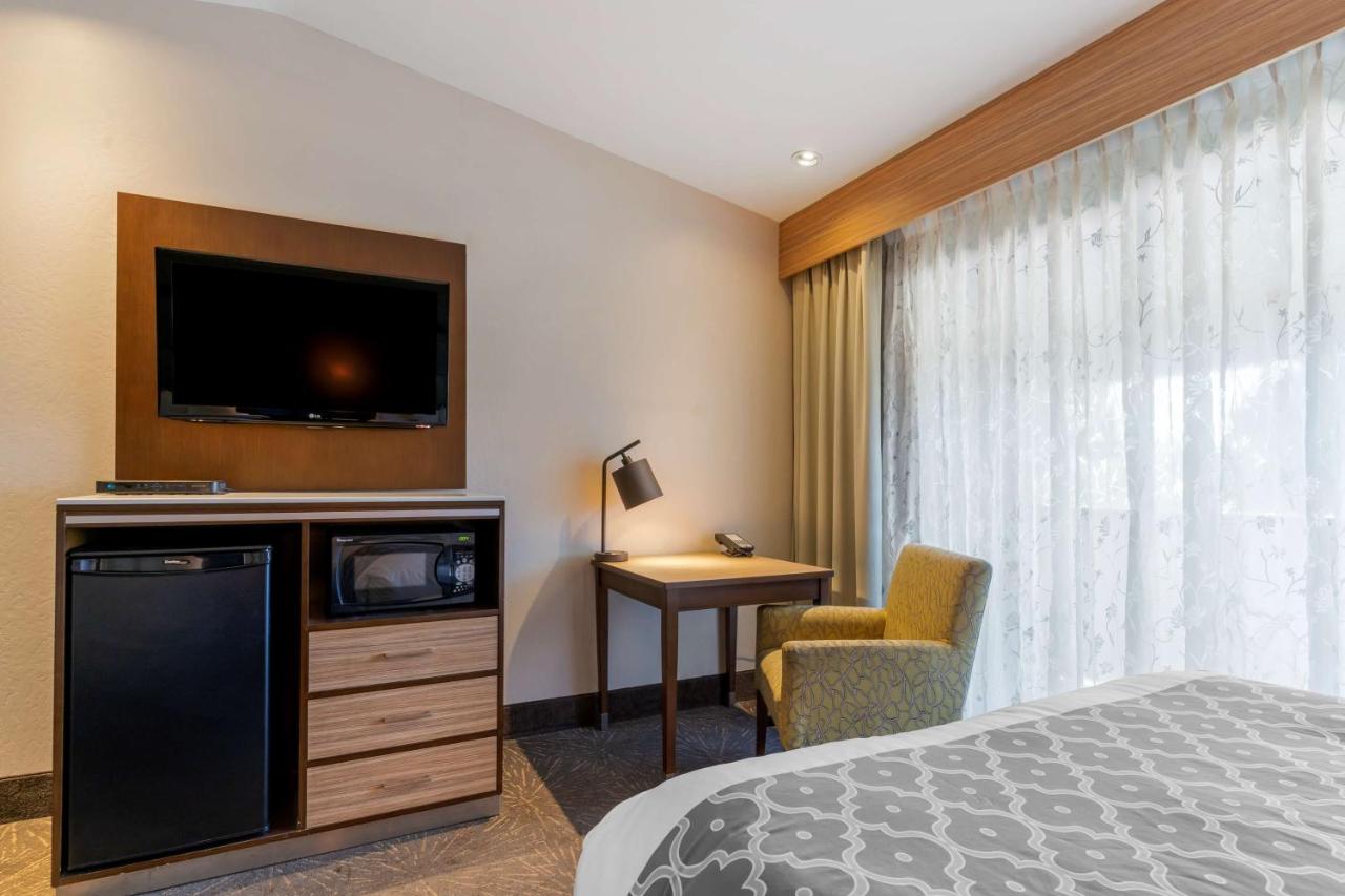 | Best Western Plus Forest Park Inn
