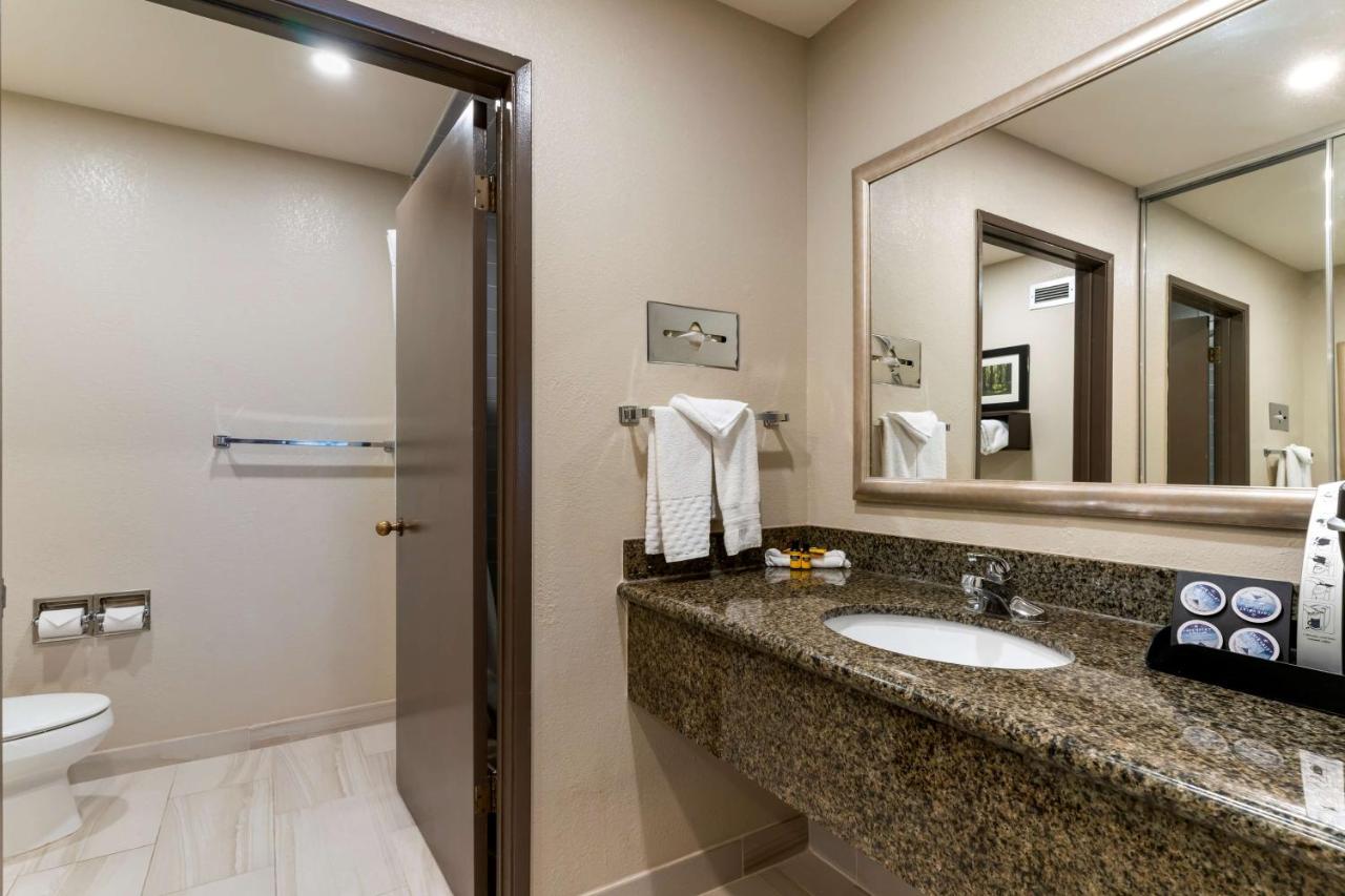King Room with Fireplace at Best Western Plus Forest Park Inn
