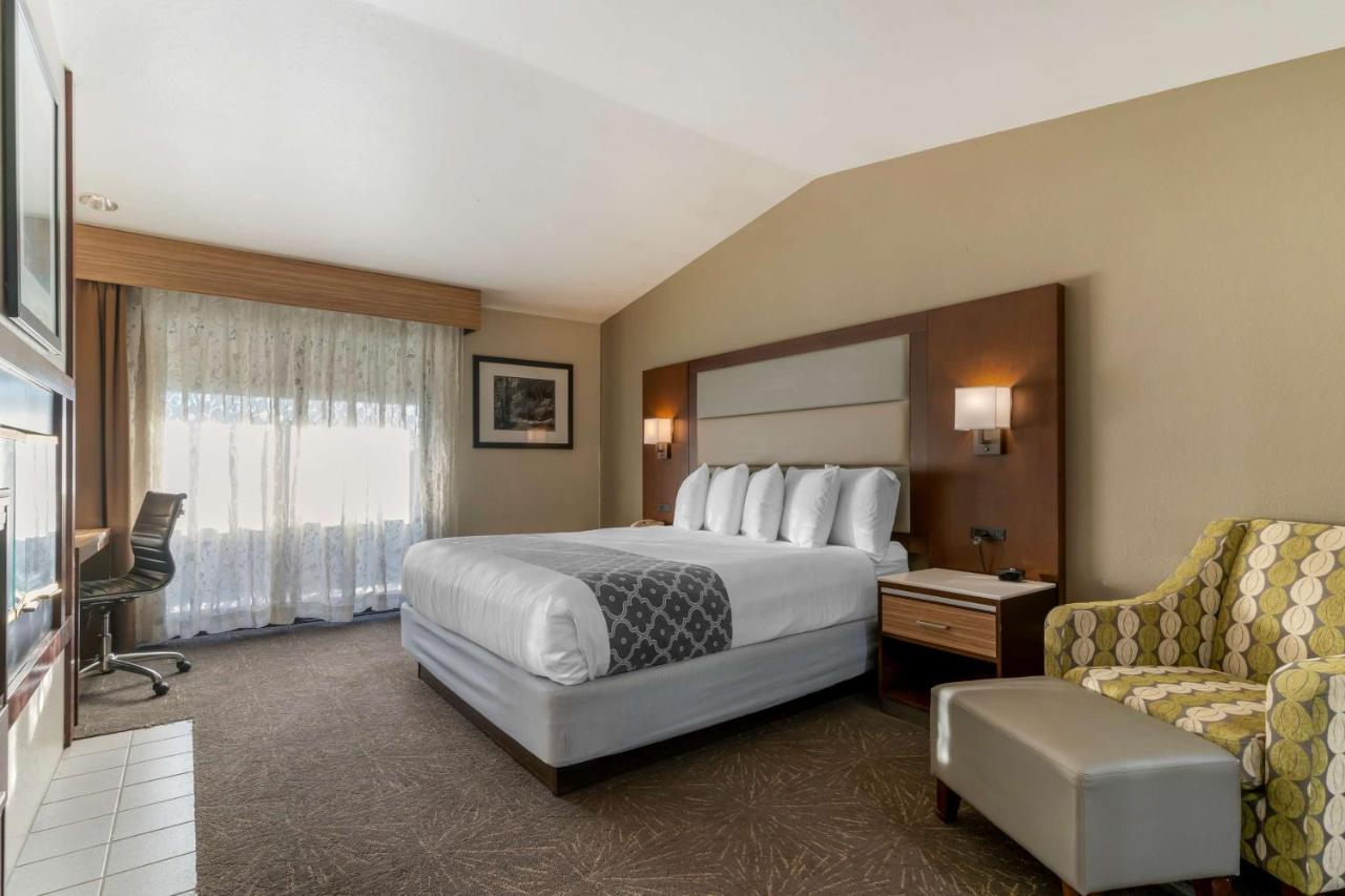 King Room with Fireplace at Best Western Plus Forest Park Inn