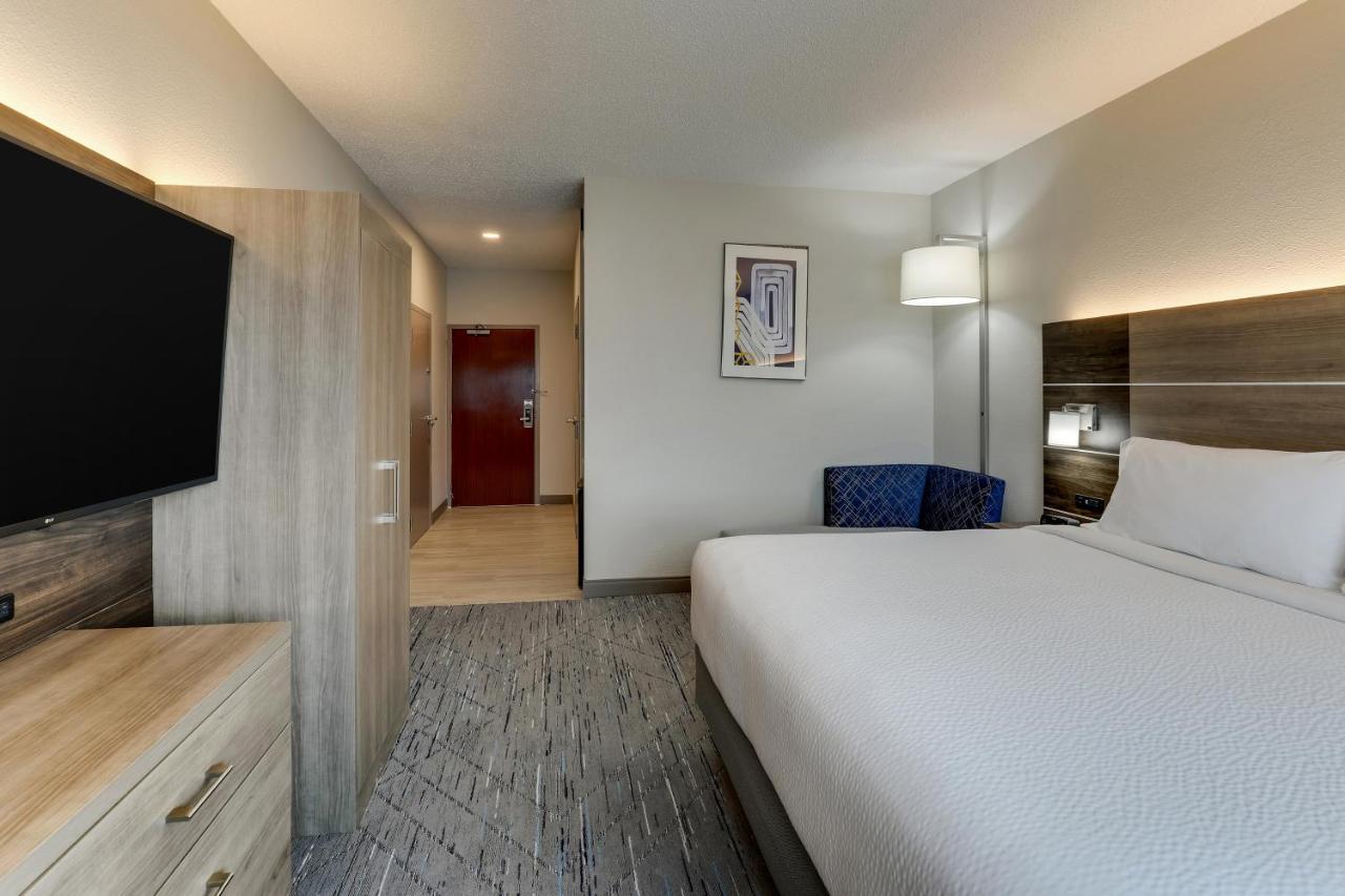 King Room - Mobility Access Tub - Non-Smoking at Holiday Inn Express Kenner - New Orleans Airport by IHG