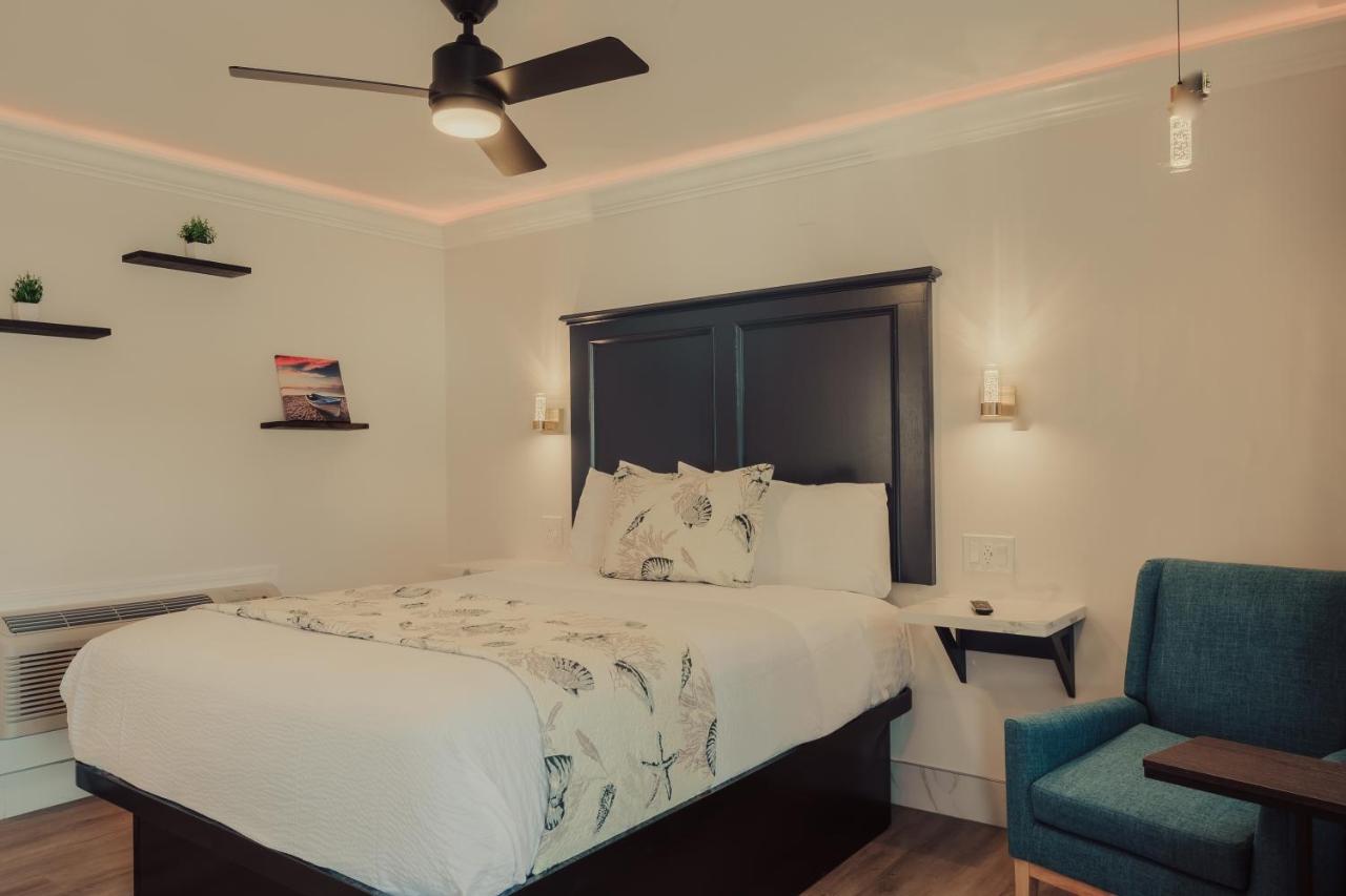 | Blufftop Inn & Suites - Wharf/Restaurant District