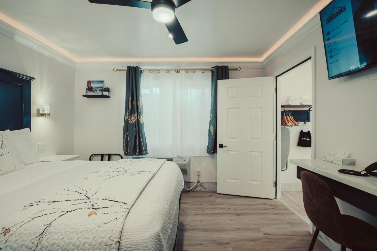 | Blufftop Inn & Suites - Wharf/Restaurant District