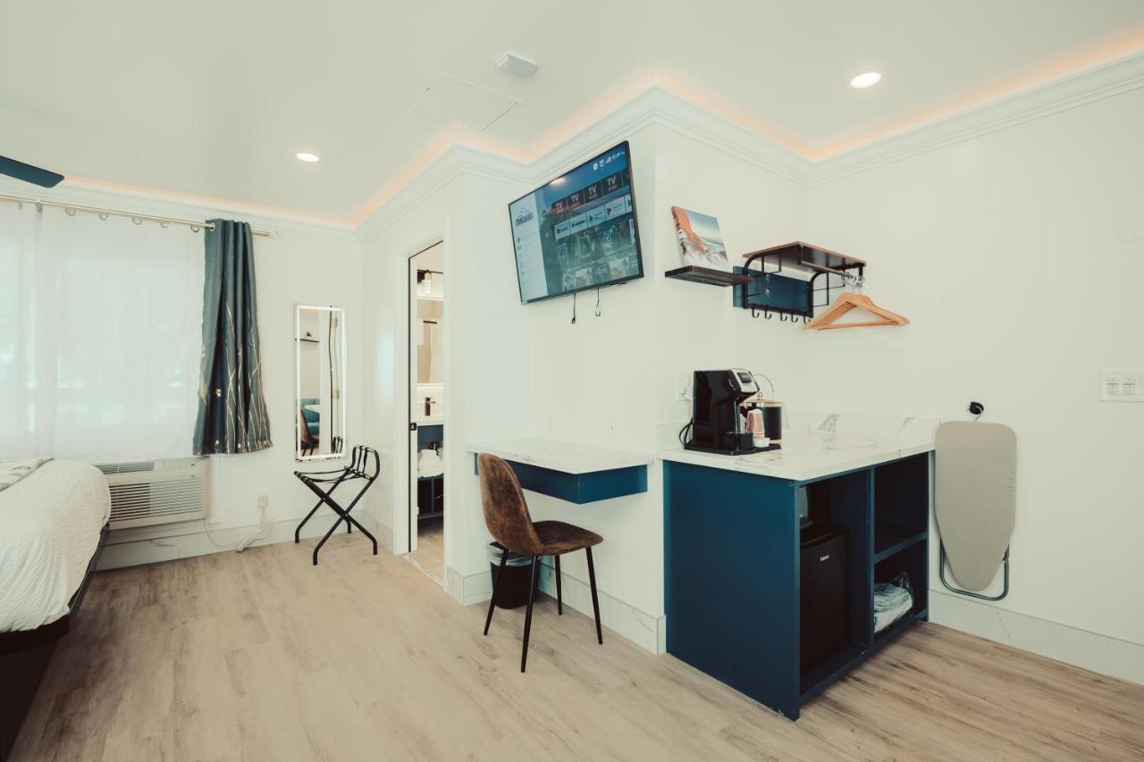 | Blufftop Inn & Suites - Wharf/Restaurant District