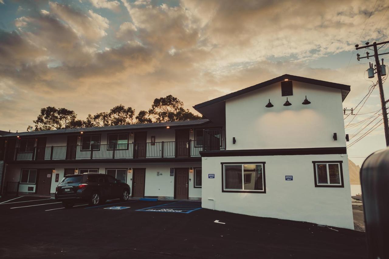 | Blufftop Inn & Suites - Wharf/Restaurant District
