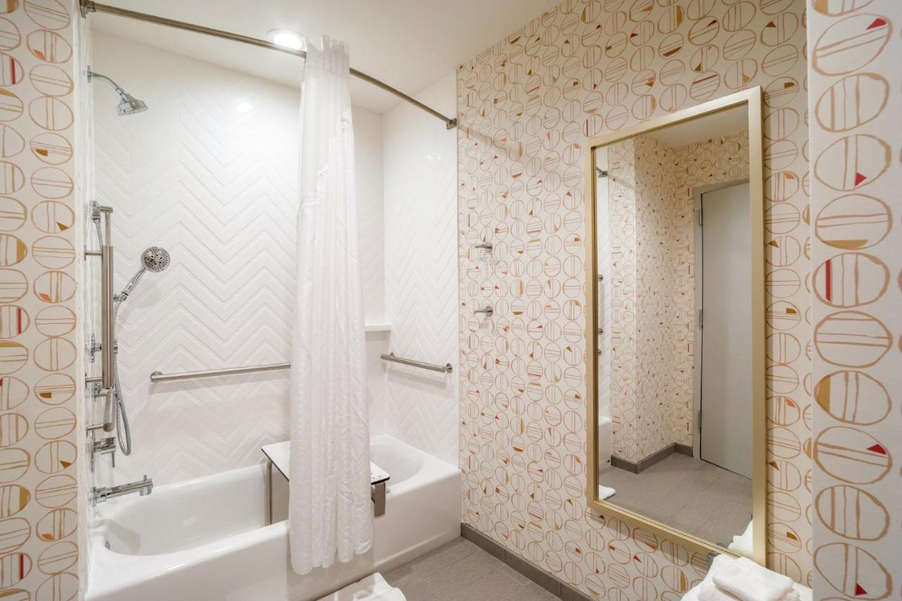 King Room - Mobility Access Tub - Non-Smoking at Holiday Inn Columbia - Downtown by IHG