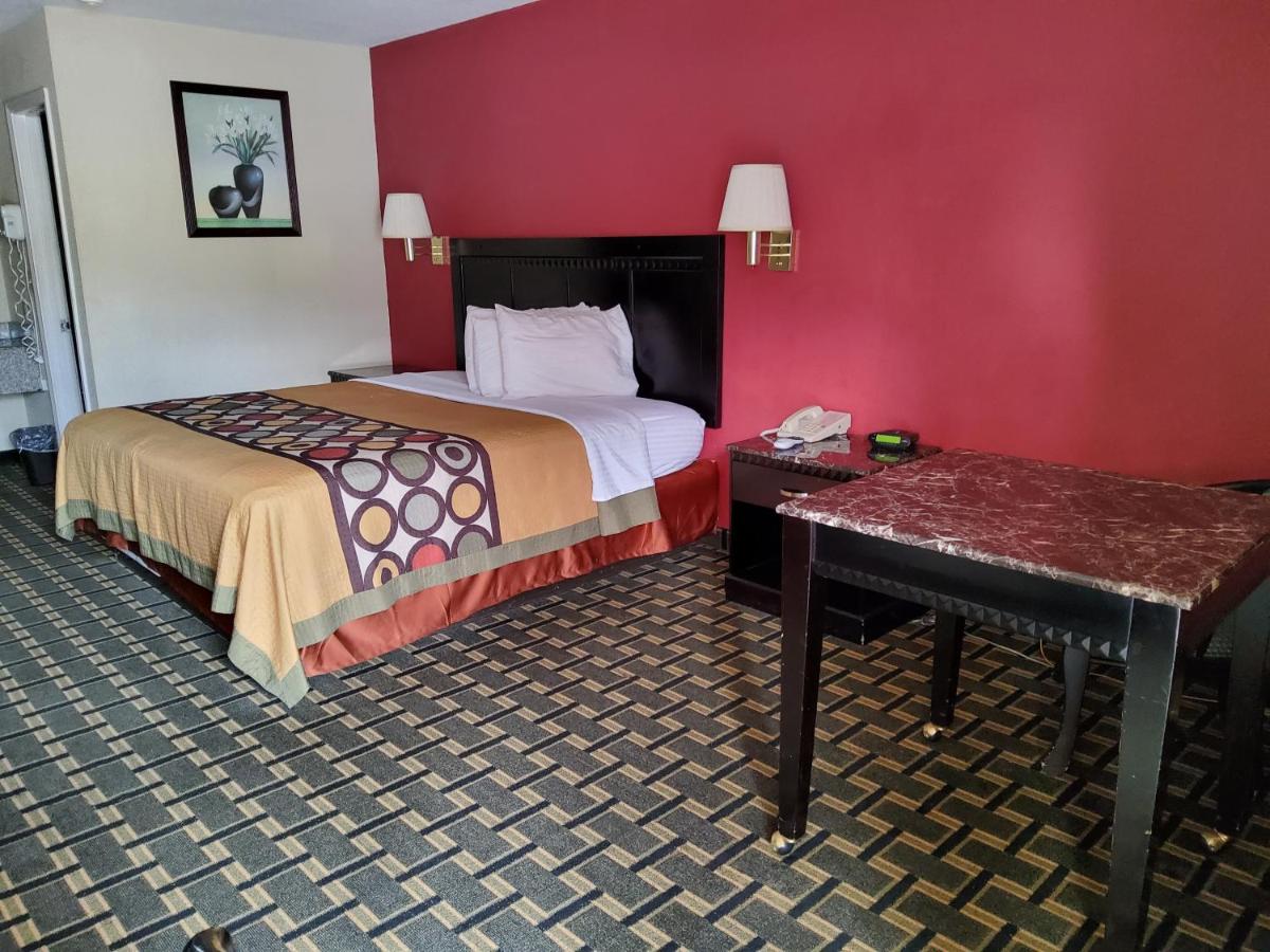 Economy Single Room at Budget Inn